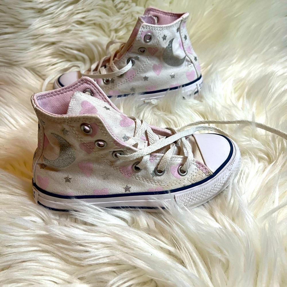 Toddler converse Chuck Taylor’s